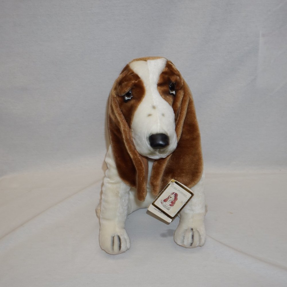 vintage 80s deadstock plush HUSHPUPPIES bassett hound stuffed animal 1985 TOMY